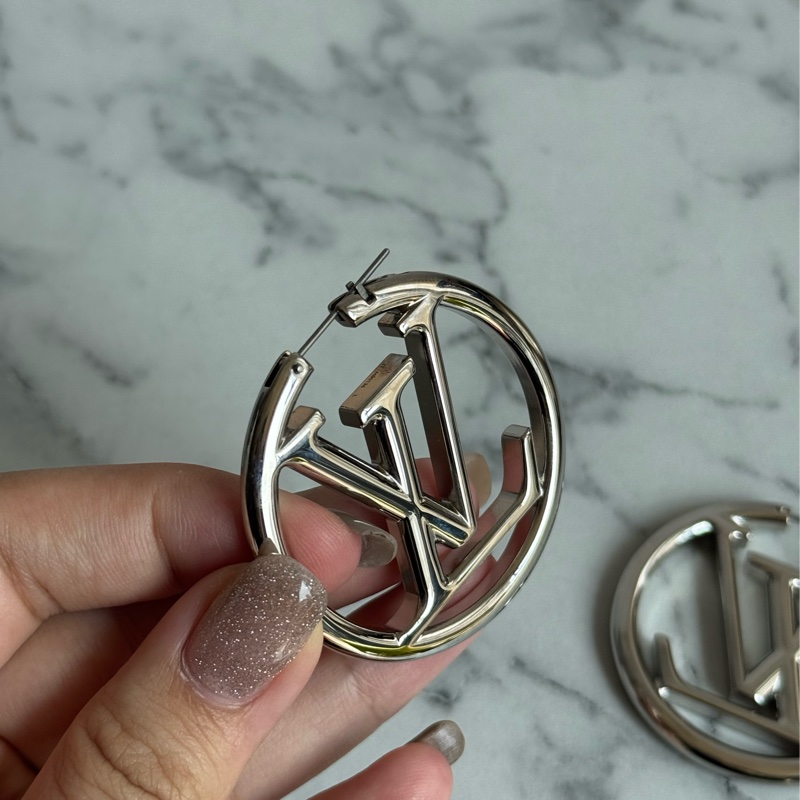 LV M80136銀色大logo耳環-15