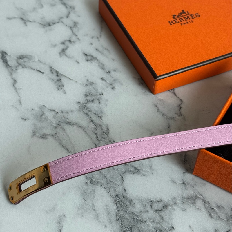 Hermes櫻花粉皮革金釦kelly手環-5