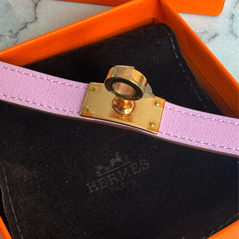 Hermes櫻花粉皮革金釦kelly手環-6