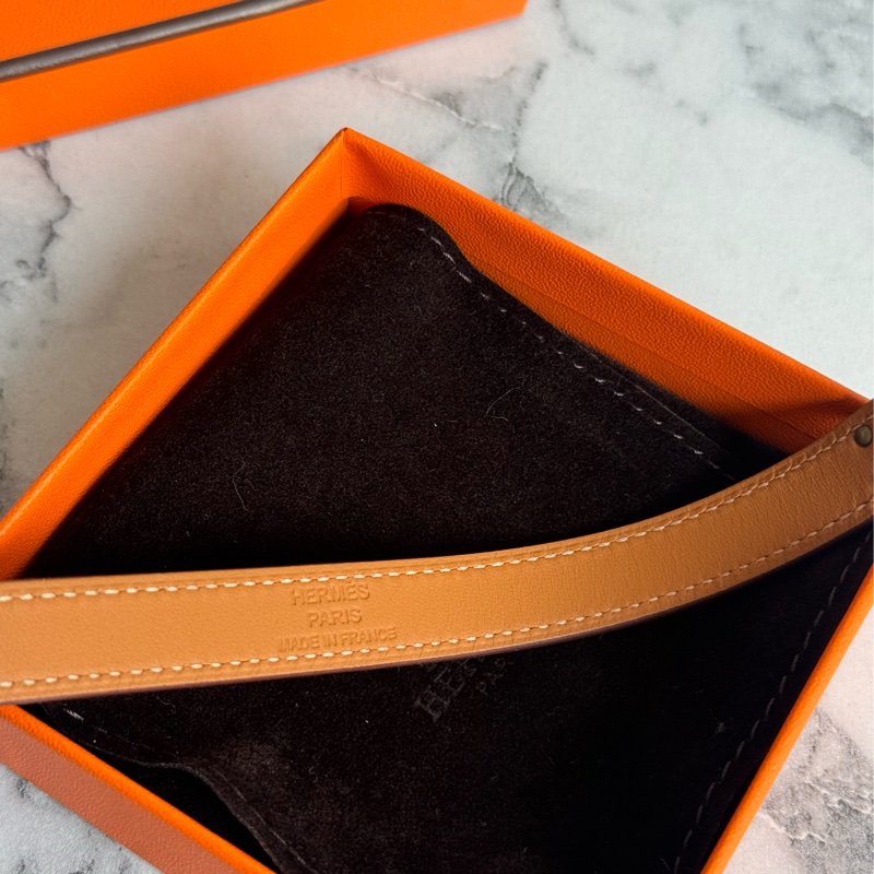 Hermes櫻花粉皮革金釦kelly手環-9