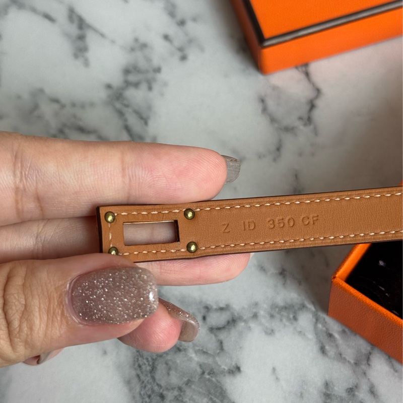 Hermes櫻花粉皮革金釦kelly手環-11