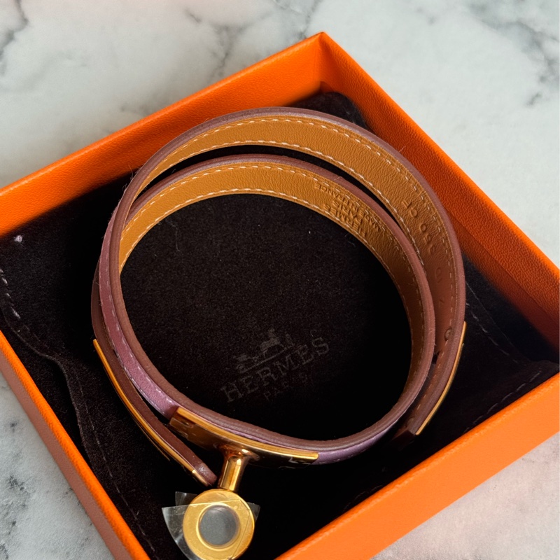 Hermes櫻花粉皮革金釦kelly手環-12