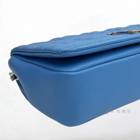Y2027-BURBERRY LOLA絎縫藍色小羊皮鏈帶包-6