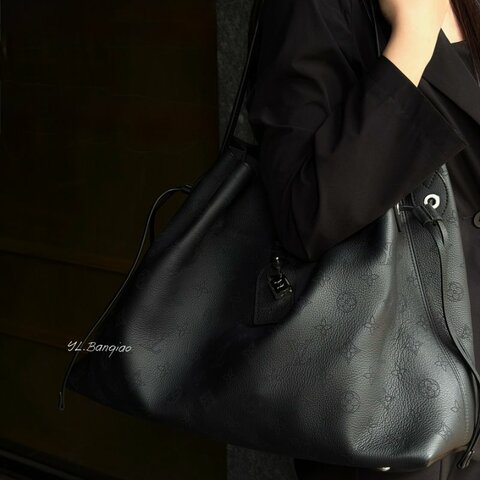 Y2023-LV Boundless黑牛皮雷射洞洞托特包M13179