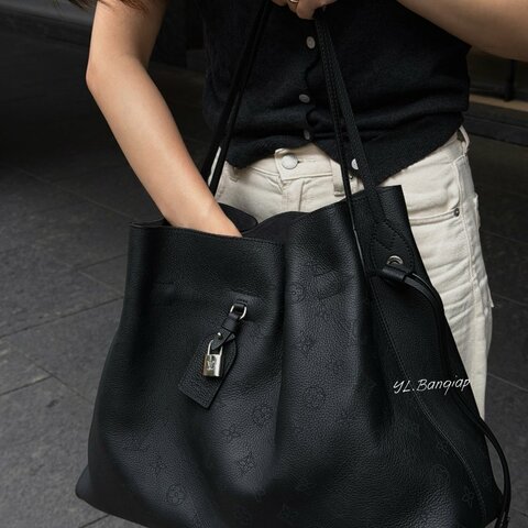Y2023-LV Boundless黑牛皮雷射洞洞托特包M13179