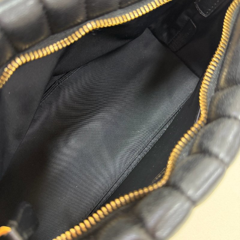 Burberry 鏈條包 黑色金扣斜背包23*13 98新配件塵袋-5