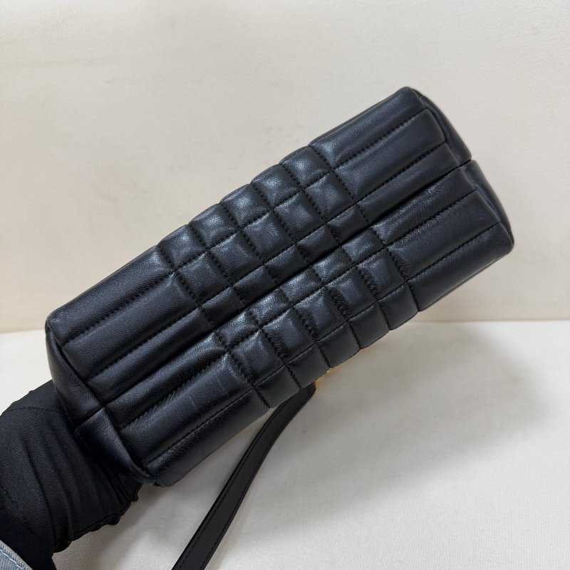 Burberry 鏈條包 黑色金扣斜背包23*13 98新配件塵袋-6