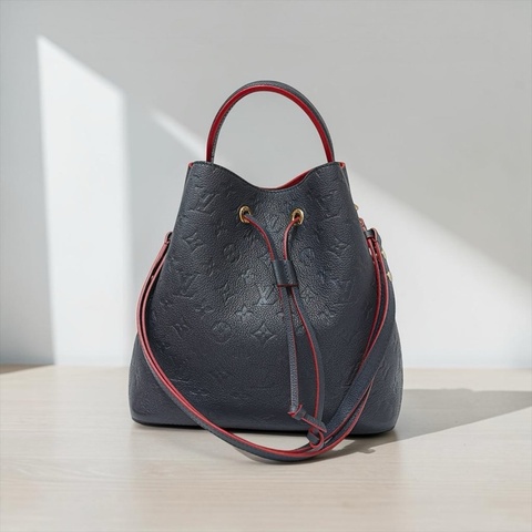 莉亞精品♡ Lv M45306 藍壓紋水桶 二手