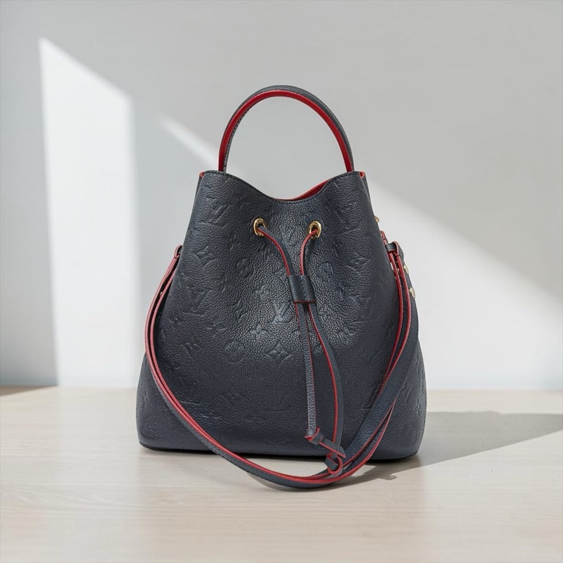 莉亞精品♡ Lv M45306 藍壓紋水桶 二手-0