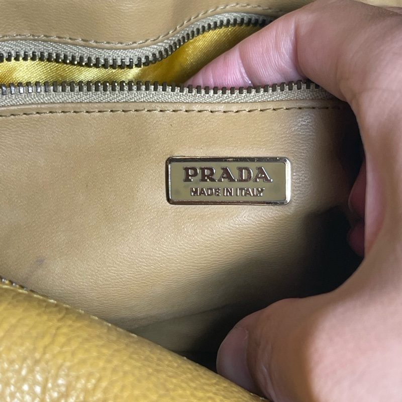 正品PRADA Saffiano Leather Bauletto 黃色包-6