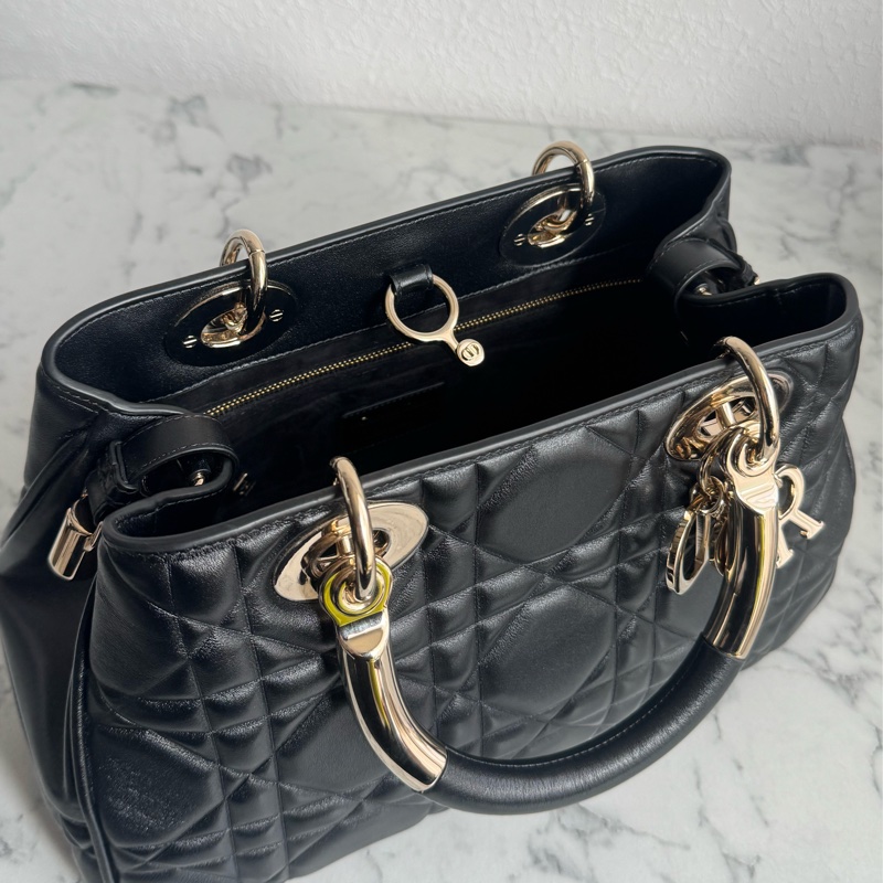 Dior黑色藤格紋淡金手提兩用包-15