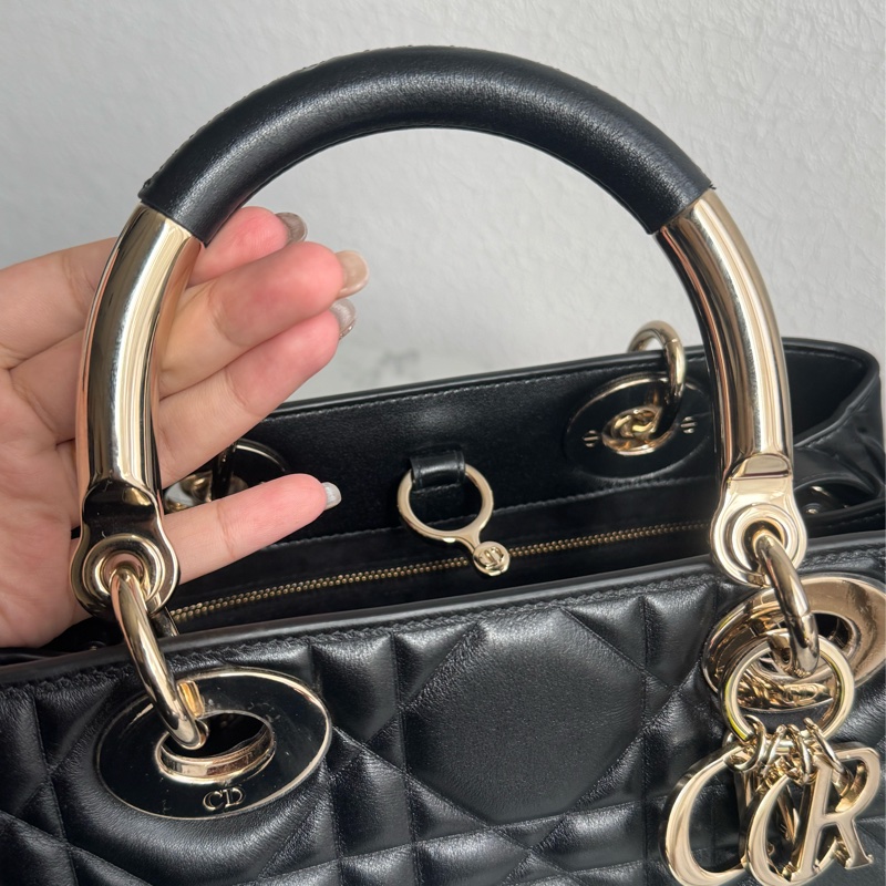 Dior黑色藤格紋淡金手提兩用包-16