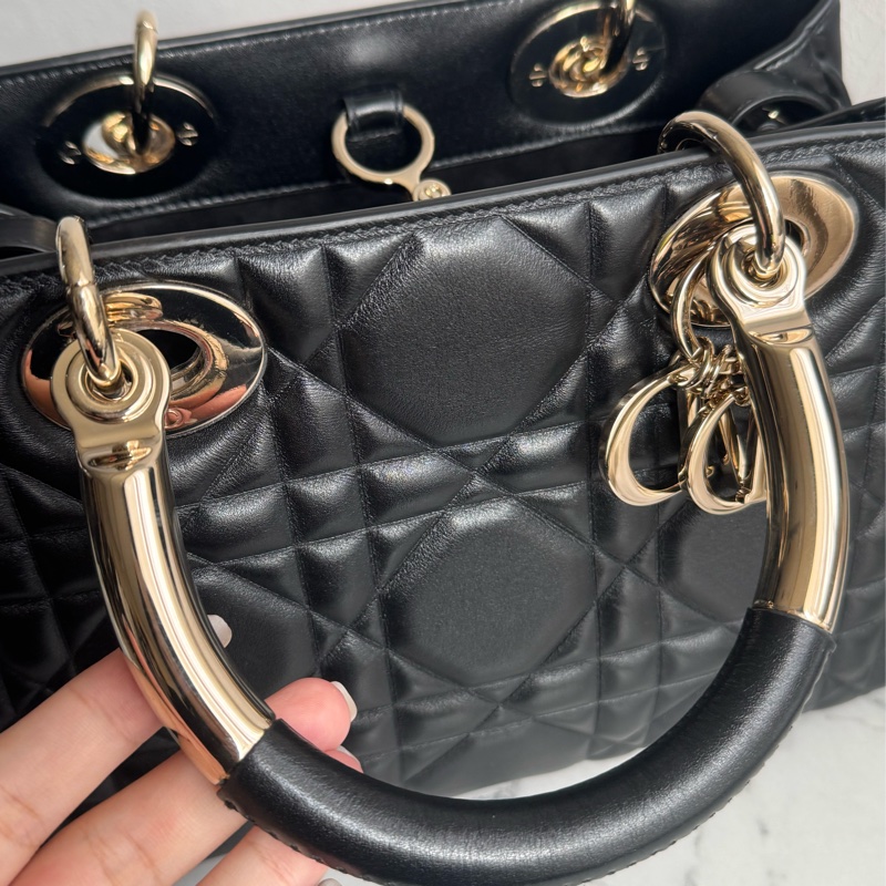 Dior黑色藤格紋淡金手提兩用包-17