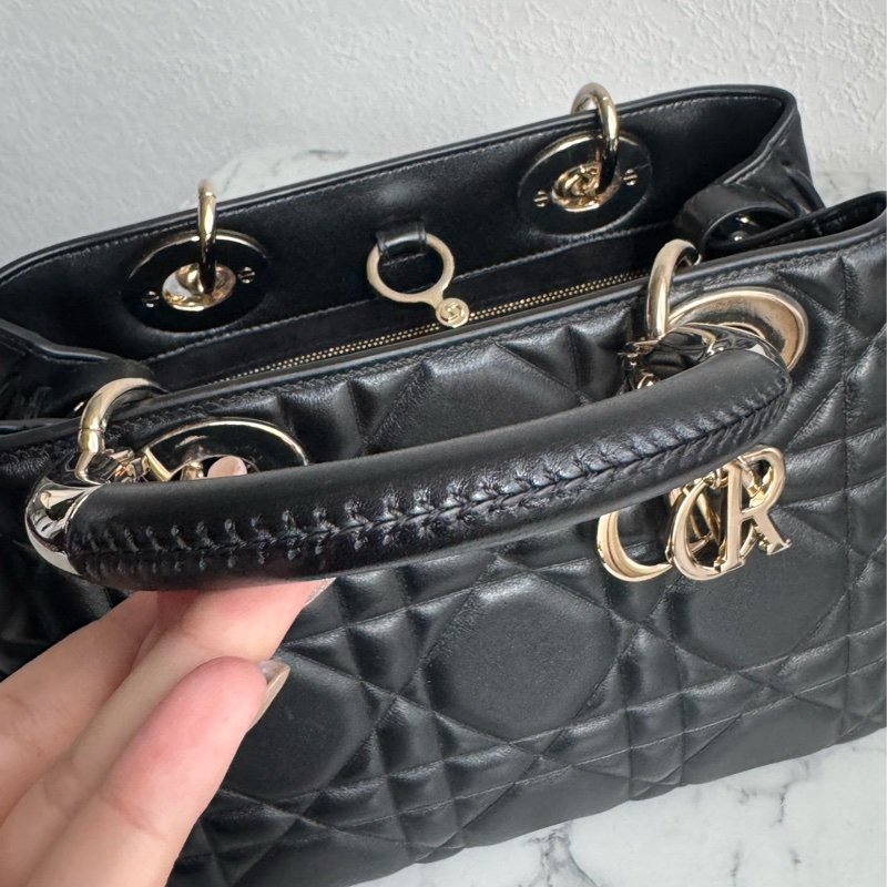 Dior黑色藤格紋淡金手提兩用包-18