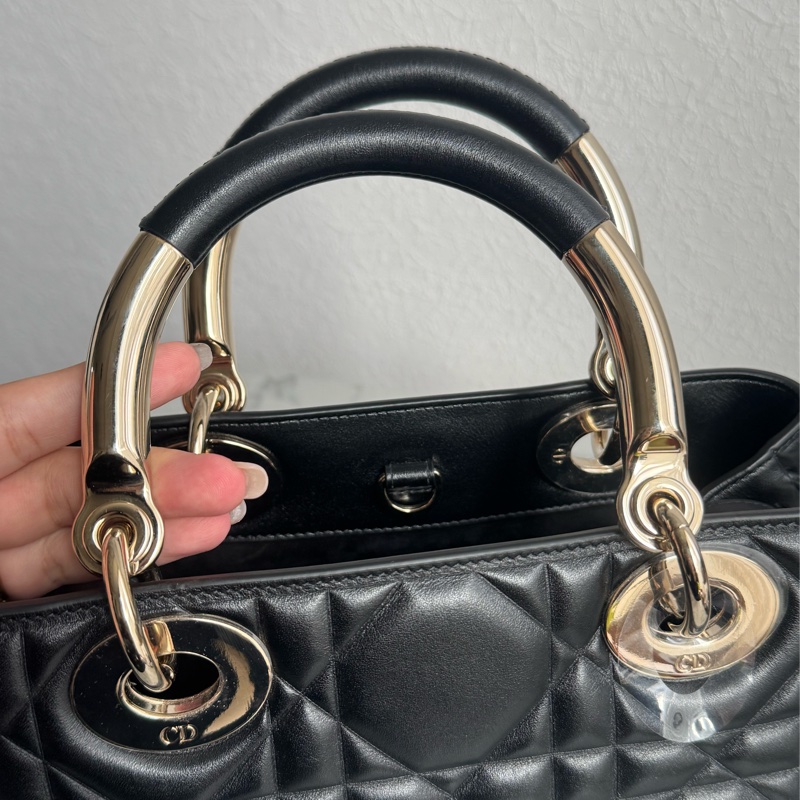 Dior黑色藤格紋淡金手提兩用包-22