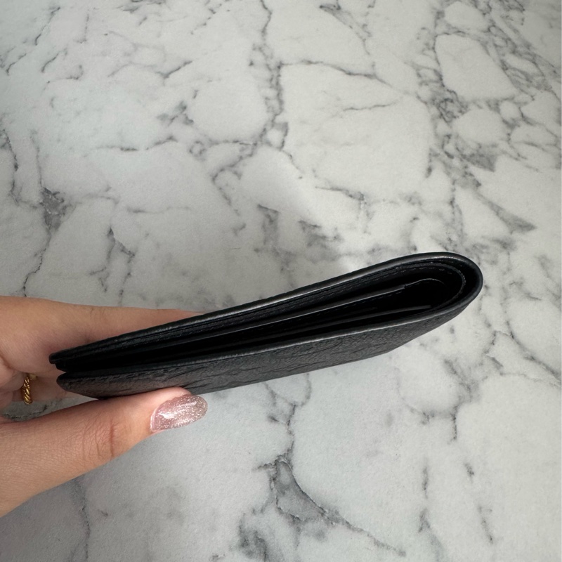 LV M62901黑壓紋對開短夾-2