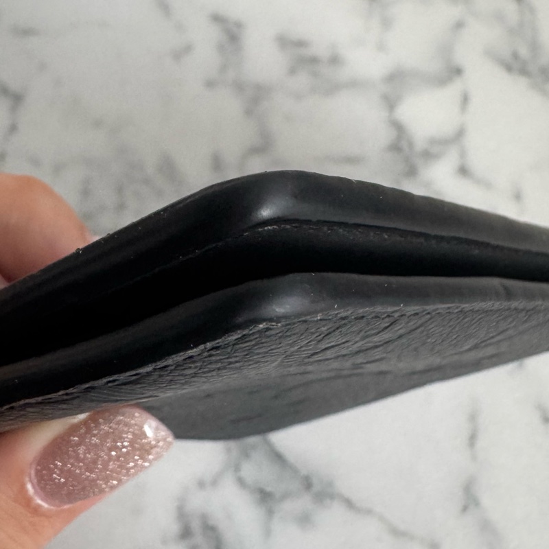 LV M62901黑壓紋對開短夾-7