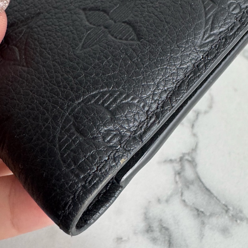 LV M62901黑壓紋對開短夾-8