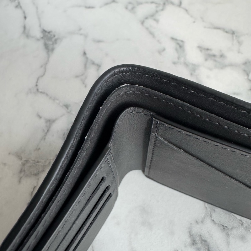 LV M62901黑壓紋對開短夾-16