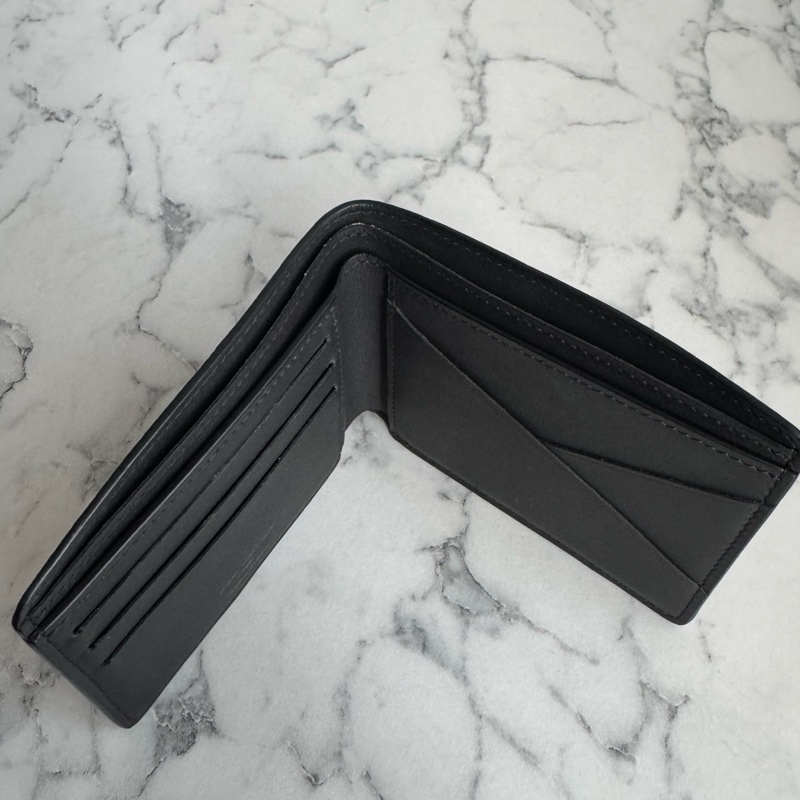 LV M62901黑壓紋對開短夾-23