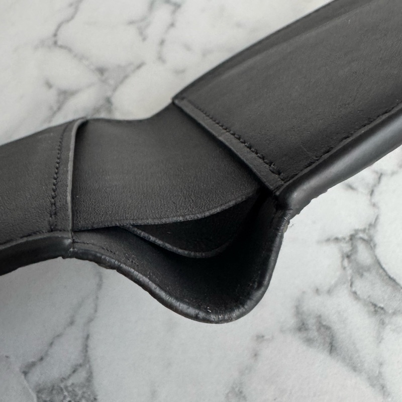 LV M62901黑壓紋對開短夾-25