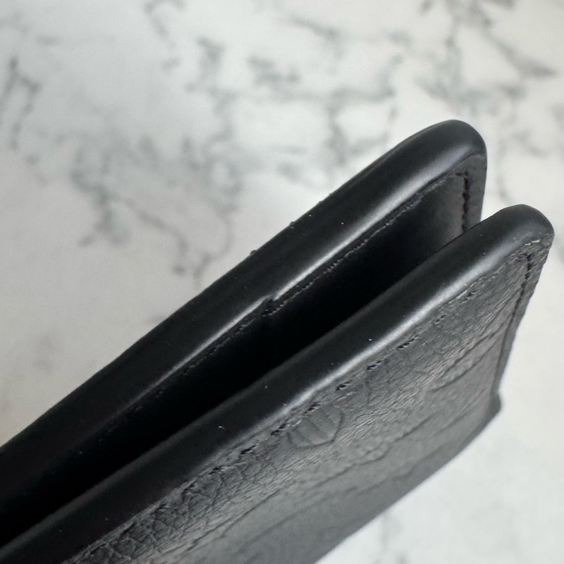 LV M62901黑壓紋對開短夾-28