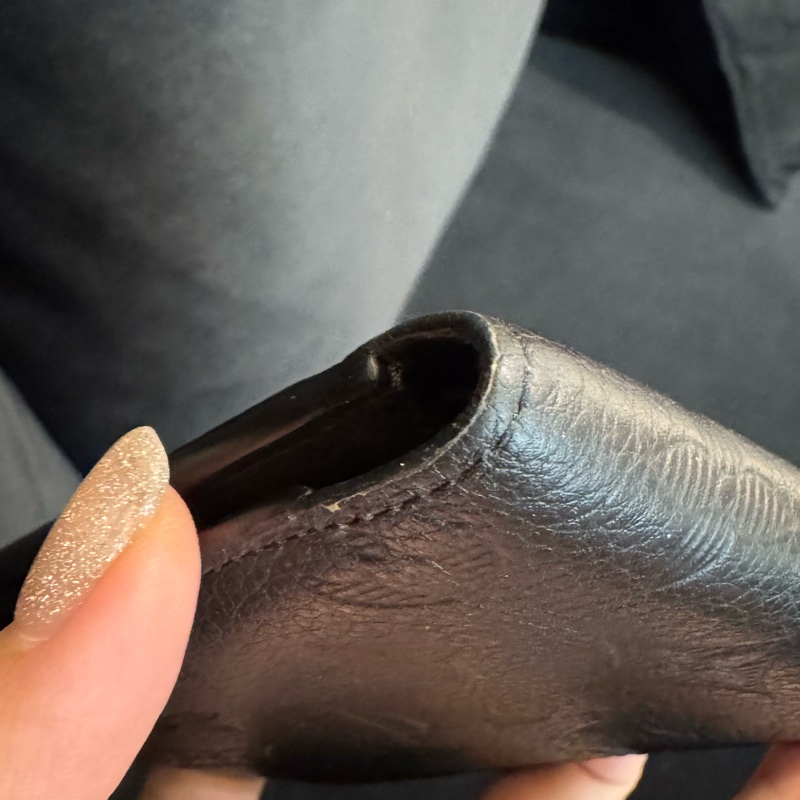 LV M62901黑壓紋對開短夾-21