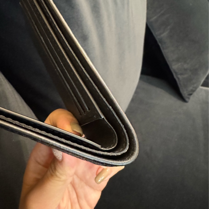 LV M62901黑壓紋對開短夾-23