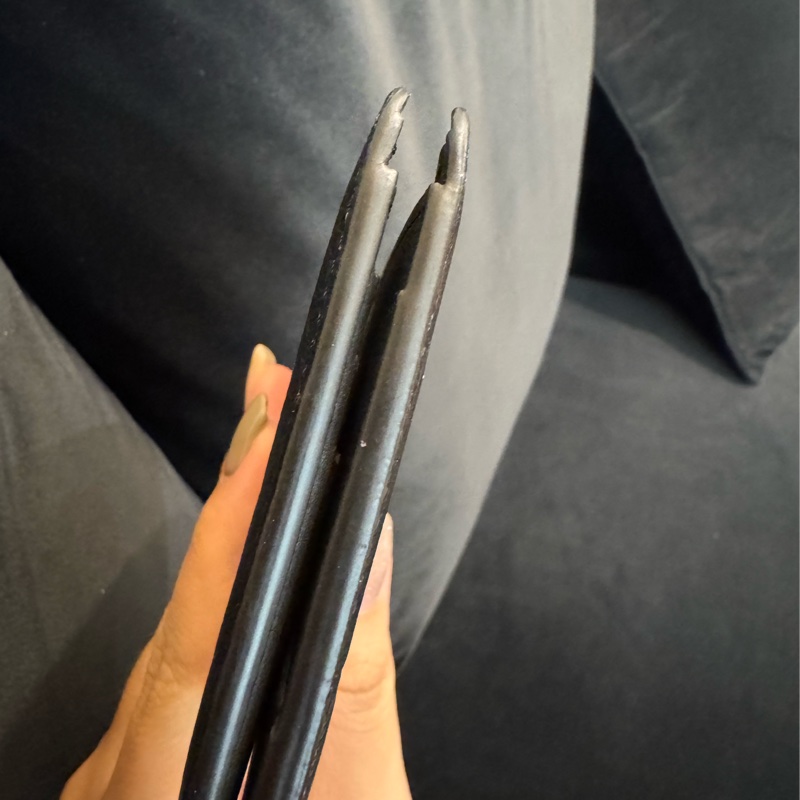 LV M62901黑壓紋對開短夾-24