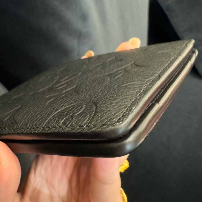 LV M62901黑壓紋對開短夾-28