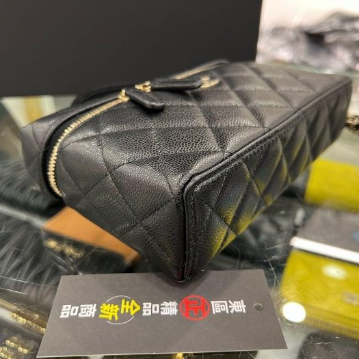 東區正精品㊣CHANEL AP4385 全新香奈兒黑色荔枝牛皮金色雙C手把金鍊雙拉鏈化妝箱飯盒包斜背包 RZ6381-7