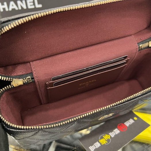 東區正精品㊣CHANEL AP4385 全新香奈兒黑色荔枝牛皮金色雙C手把金鍊雙拉鏈化妝箱飯盒包斜背包 RZ6381-9