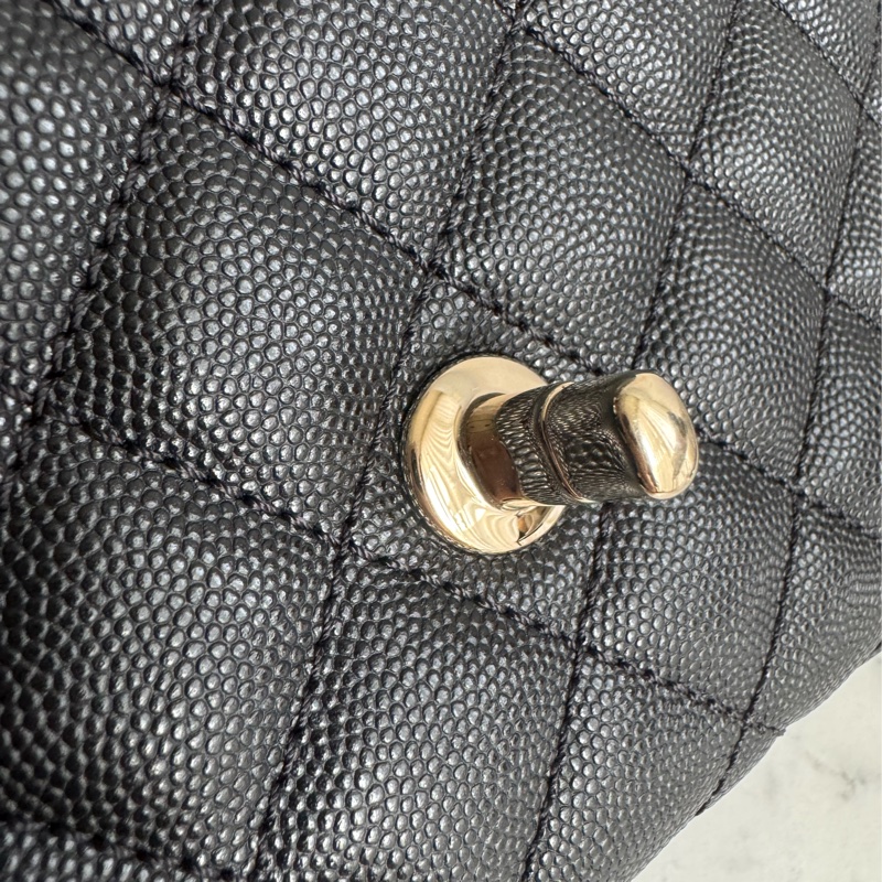 Chanel黑荔枝淡金雙C mini handle-15