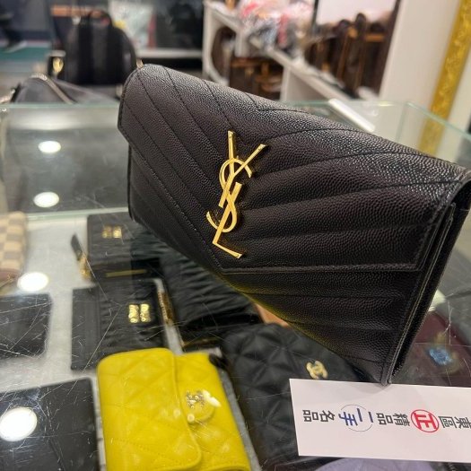 東區正精品㊣YSL Saint Laurent 372264 黑色荔枝皮金字 LOGO 信封釦子長夾 RZ6384-2