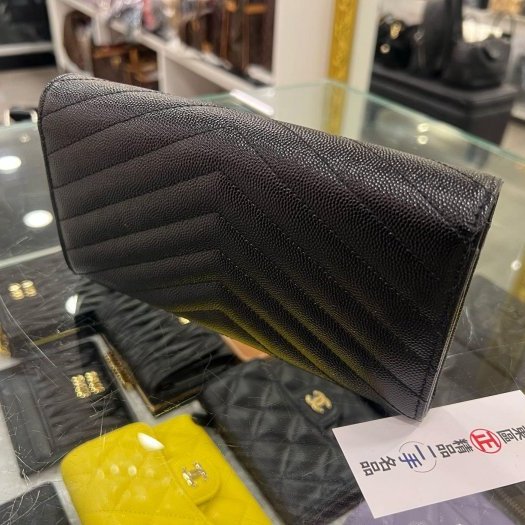東區正精品㊣YSL Saint Laurent 372264 黑色荔枝皮金字 LOGO 信封釦子長夾 RZ6384-8