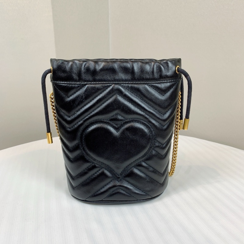 古馳/Gucci GG Marmont系列 馬蒙金扣黑色V紋 抽繩链条Mini水桶包斜背包 背面飾有心形圖案 13x10x18cm-1