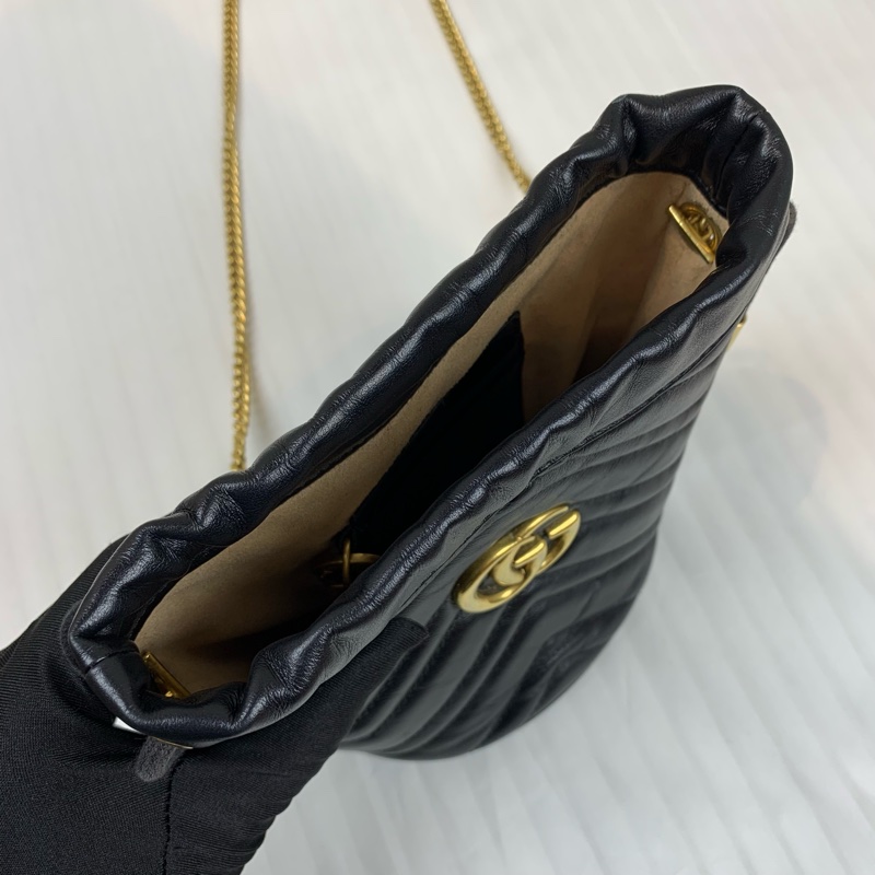 古馳/Gucci GG Marmont系列 馬蒙金扣黑色V紋 抽繩链条Mini水桶包斜背包 背面飾有心形圖案 13x10x18cm-2