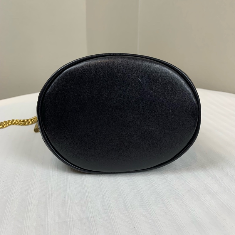 古馳/Gucci GG Marmont系列 馬蒙金扣黑色V紋 抽繩链条Mini水桶包斜背包 背面飾有心形圖案 13x10x18cm-3