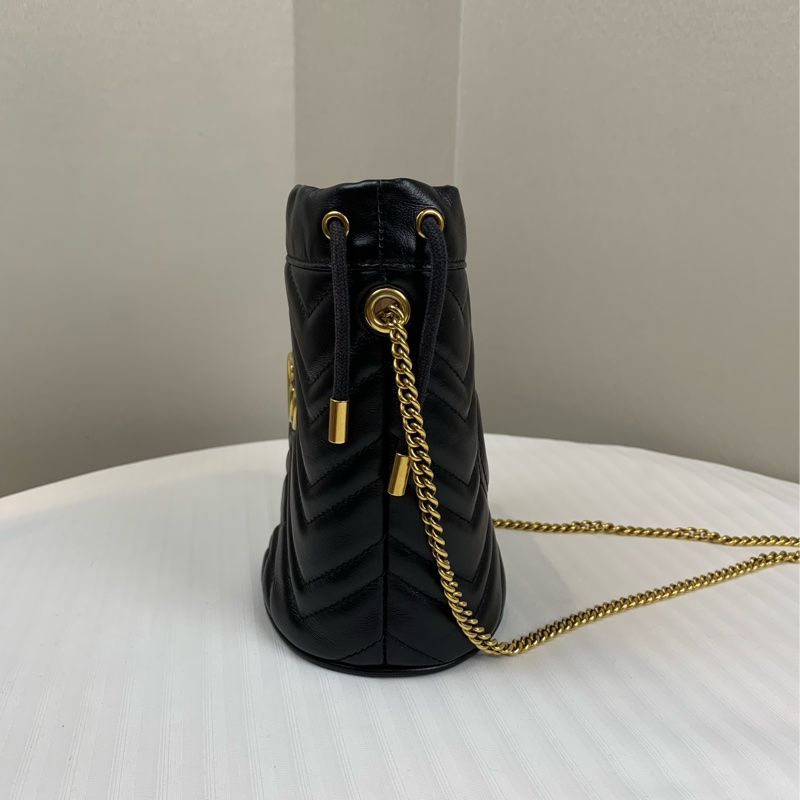 古馳/Gucci GG Marmont系列 馬蒙金扣黑色V紋 抽繩链条Mini水桶包斜背包 背面飾有心形圖案 13x10x18cm-5