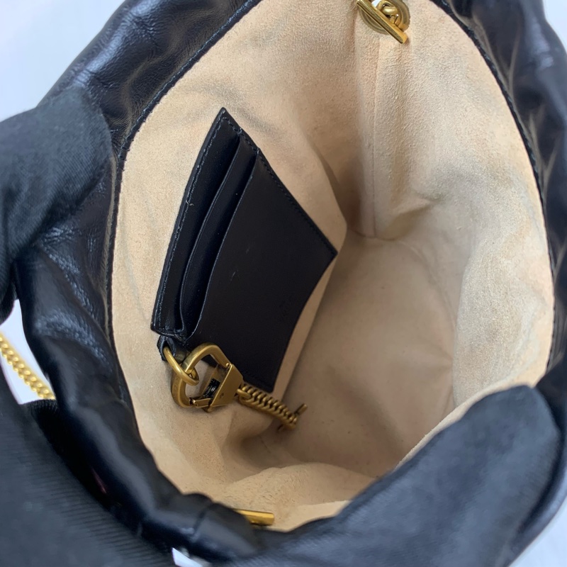 古馳/Gucci GG Marmont系列 馬蒙金扣黑色V紋 抽繩链条Mini水桶包斜背包 背面飾有心形圖案 13x10x18cm-7