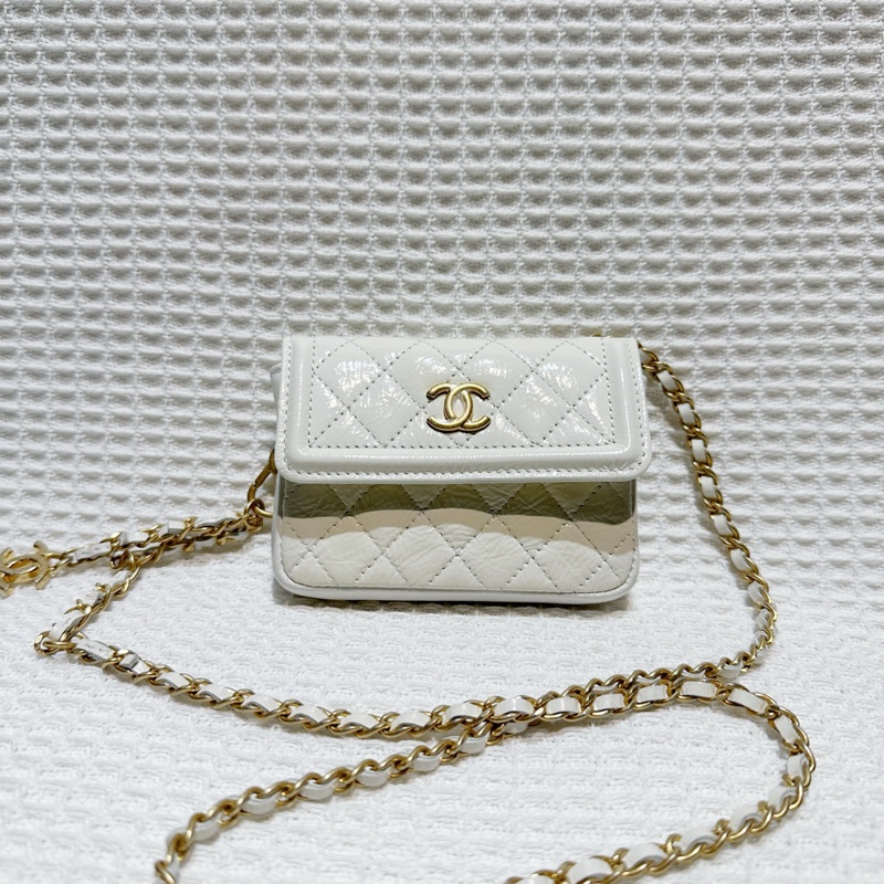 Chanel香奈兒白色油臘皮金扣迷你腰包-0