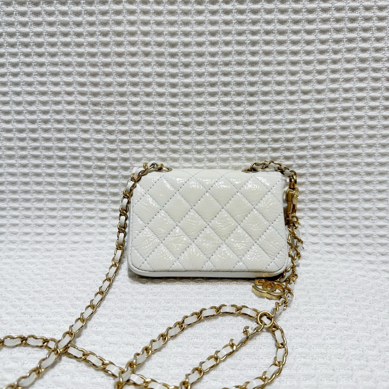 Chanel香奈兒白色油臘皮金扣迷你腰包-1