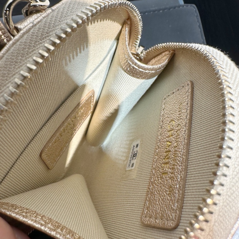 閒置新CHANEL香奈兒25C 香檳金羊皮圓餅包二合一鏈條包耳機包～芯片款-7