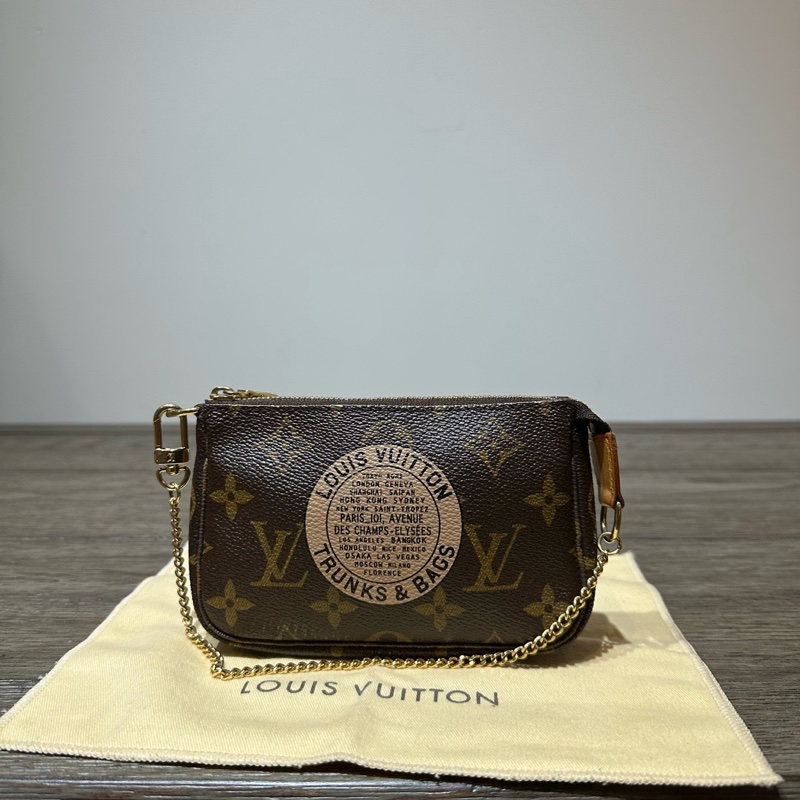 LV 老花徽章 mini麻將包限量款-0