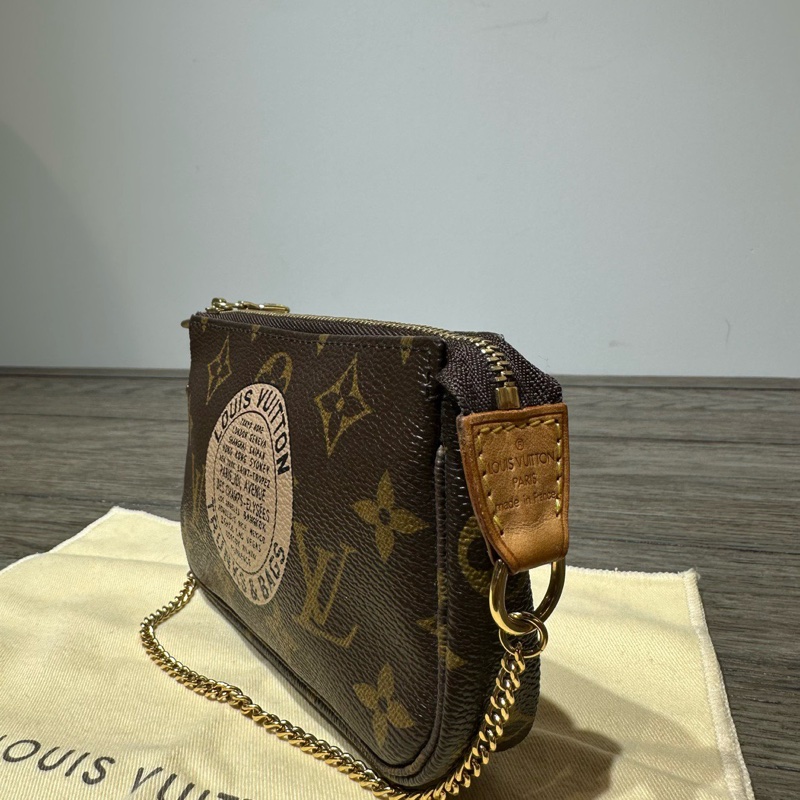 LV 老花徽章 mini麻將包限量款-3