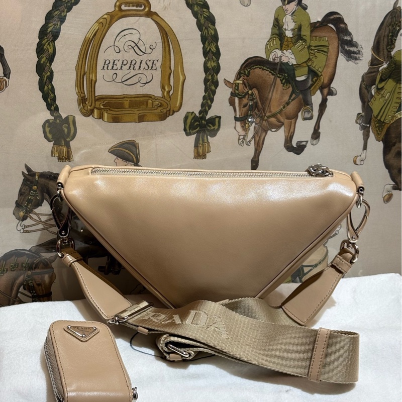 Prada 普拉達Triangle奶茶色三合一三角包斜挎包單肩包斜挎包,22年全套,原始成色-1