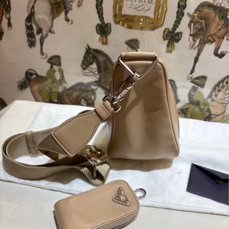 Prada 普拉達Triangle奶茶色三合一三角包斜挎包單肩包斜挎包,22年全套,原始成色-2