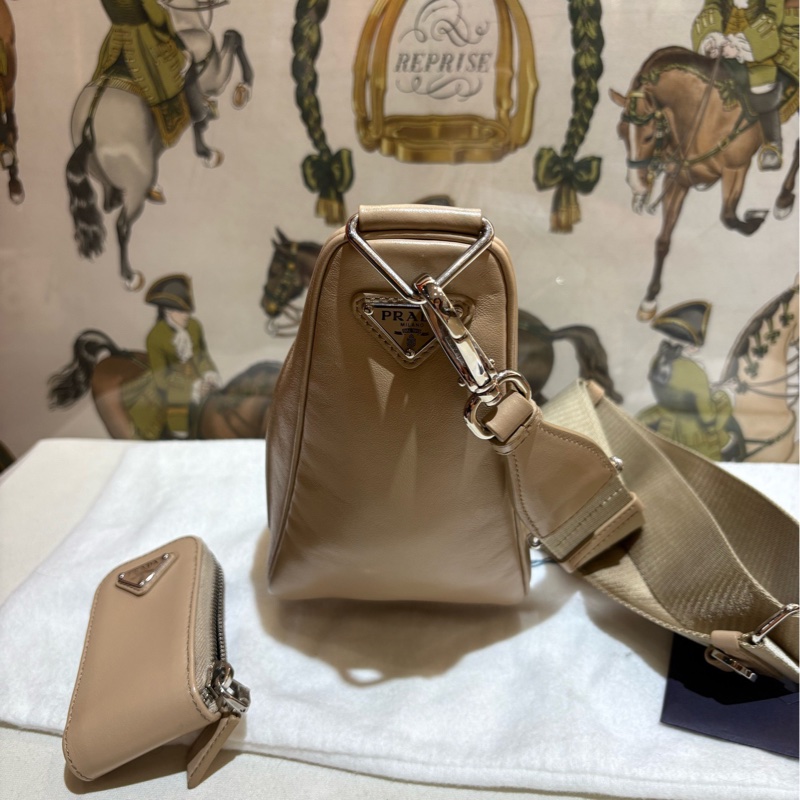 Prada 普拉達Triangle奶茶色三合一三角包斜挎包單肩包斜挎包,22年全套,原始成色-3