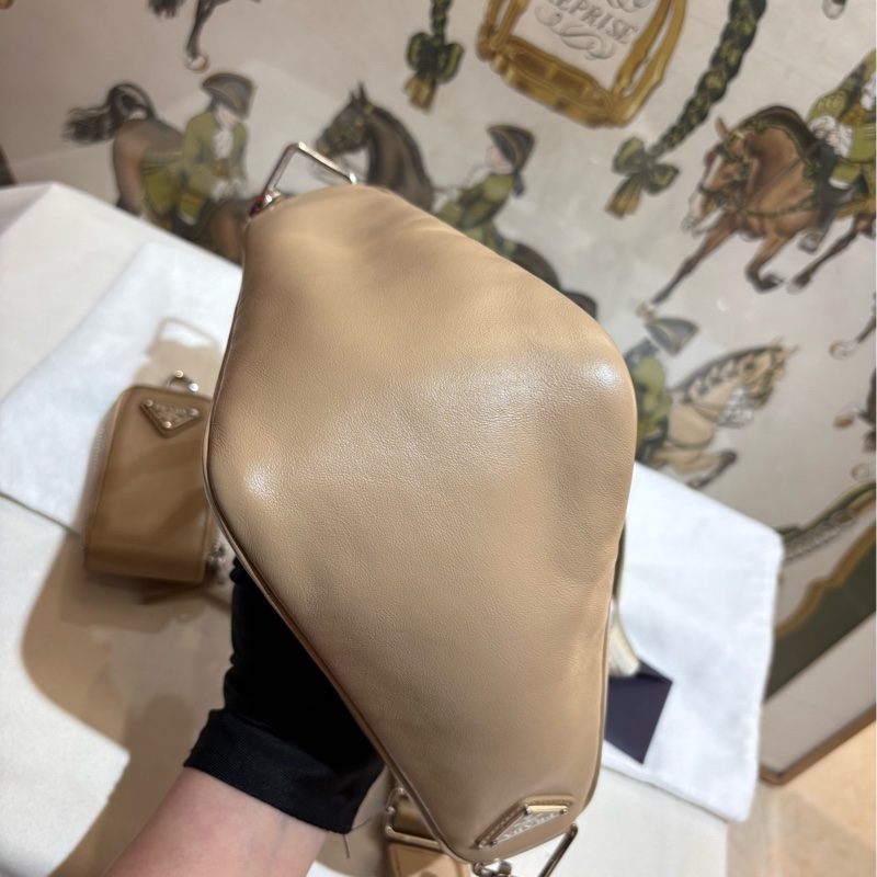 Prada 普拉達Triangle奶茶色三合一三角包斜挎包單肩包斜挎包,22年全套,原始成色-5