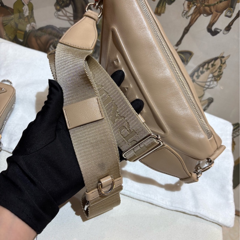 Prada 普拉達Triangle奶茶色三合一三角包斜挎包單肩包斜挎包,22年全套,原始成色-7